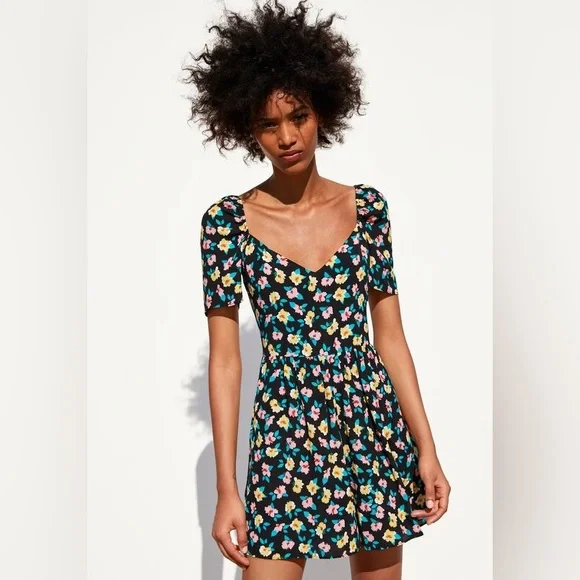 Zara Floral Print Short Sleeve Mini Short Romper Black Size M NEW - Picture 3 of 5